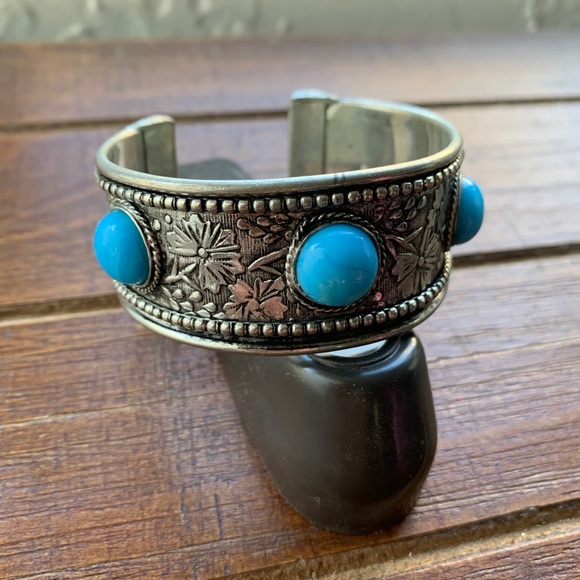 Jewelry - ✨SILVER AND TURQUOISE METAL CUFF BRACELET ANTIQUE